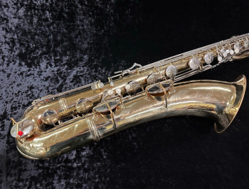 Photo Late Vintage Conn 12M Baritone Saxophone in Gold Lacquer Finish, Serial #886507